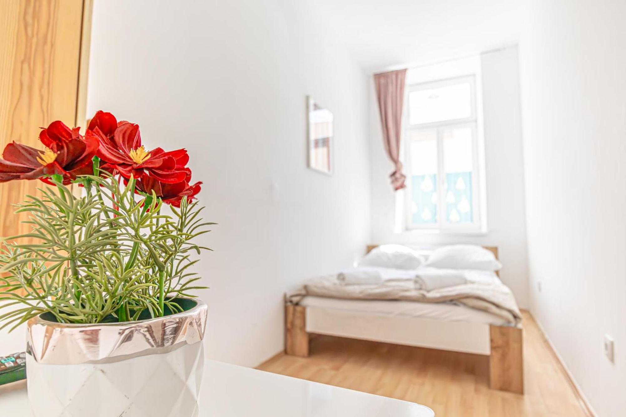 Loevly Shared 6Br With Garden Near Danube & Millenium City Vienne Extérieur photo